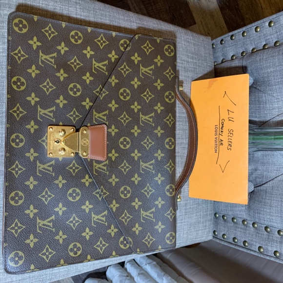 Authentic Louis Vuitton Porte Documents Bandouliere - Picture 7 of 15